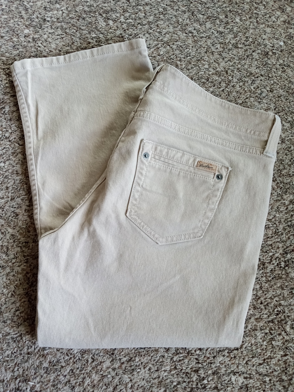 Women's Signature by Levi Strauss Cream Straight Leg Jean Capris
